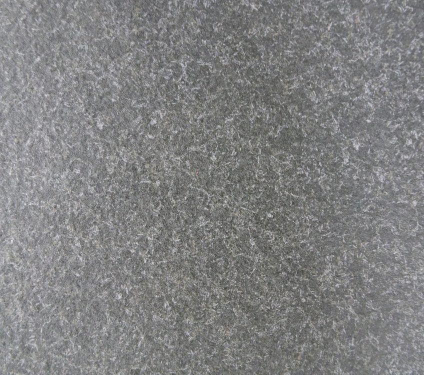 The detailed texture of the PA684A Black Grip Vit features a grey surface with a rough, speckled design. The combination of different shades of grey and white contributes to a natural, irregular appearance that highlights its distinctive character.